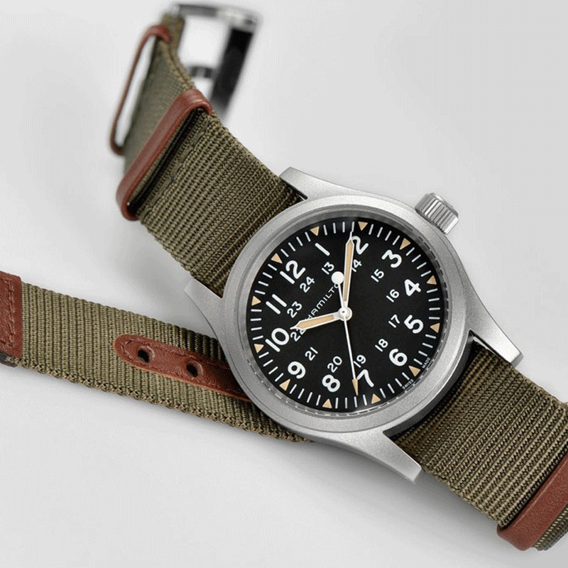 Montre Hamilton Khaki Field mécanique cadran noir bracelet NATO kaki 38 mm H69439931