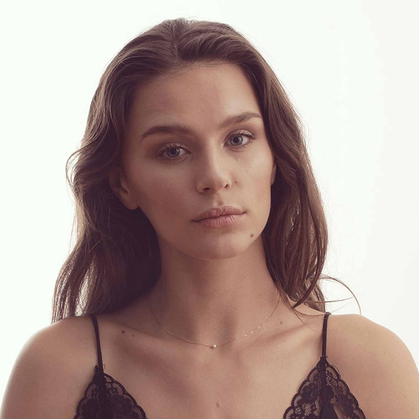 Collier Claverin Simply Mini en or jaune et perle blanche - PORTE