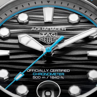 Montre TAG Heuer Aquaracer Professional 500 Date automatique cadran noir et bleu bracelet titane 42 mm