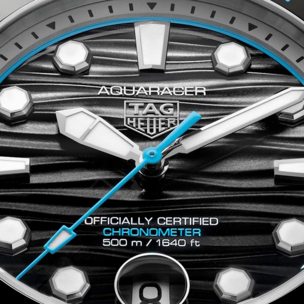 Montre TAG Heuer Aquaracer Professional 500 Date automatique cadran noir et bleu bracelet titane 42 mm