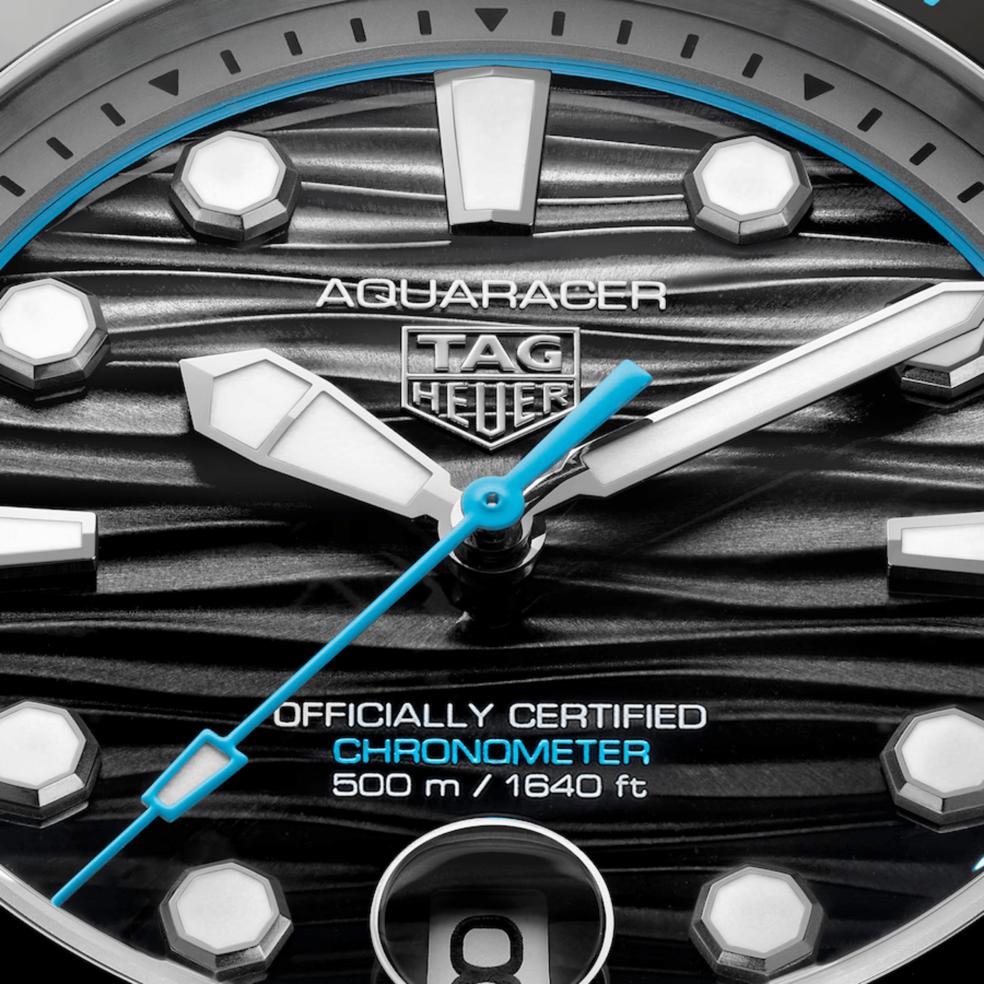 Montre TAG Heuer Aquaracer Professional 500 Date automatique cadran noir et bleu bracelet titane 42 mm
