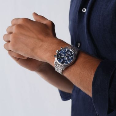 IWC Montre d'Aviateur Chronographe automatique cadran bleu bracelet acier 43 mm