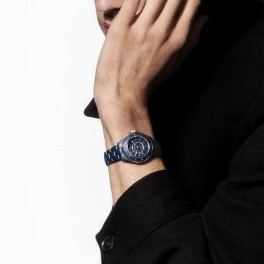 Montre CHANEL J12 BLEU automatiquecadran bleu et bracelet céramique bleu 33 mm