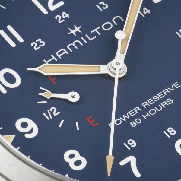 Montre Hamilton Khaki Field Power Reserve cadran bleu bracelet tissu bleu 40 mm