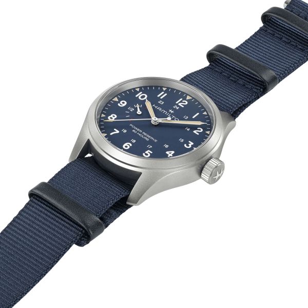Montre Hamilton Khaki Field Power Reserve cadran bleu bracelet tissu bleu 40 mm