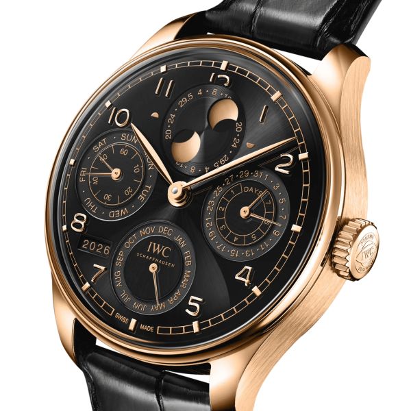Montre IWC Portugieser Calendrier Perpétuel automatique cadran noir bracelet cuir 44 mm