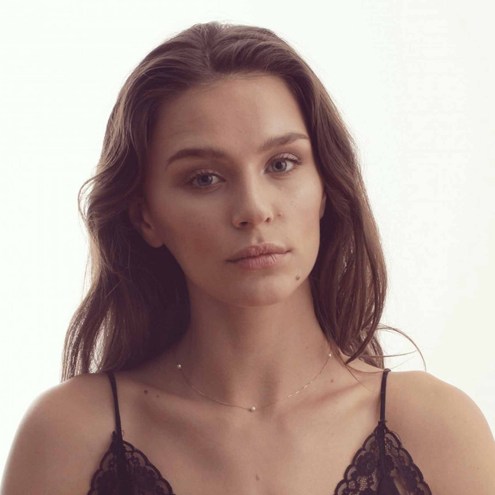 Collier Claverin Give Me Five en or jaune et perles blanches