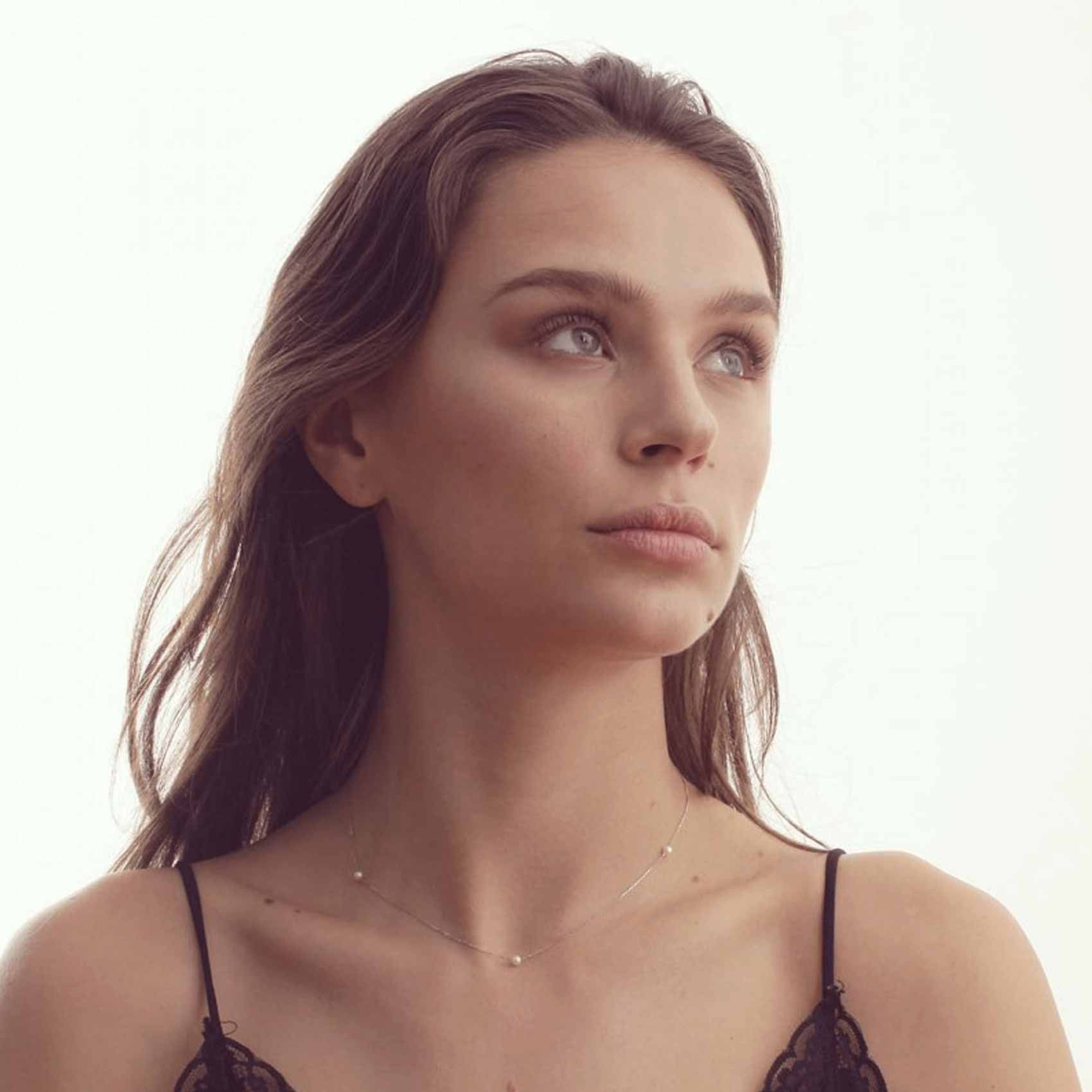 Collier Claverin Give Me Five en or blanc et perles blanches - PORTE