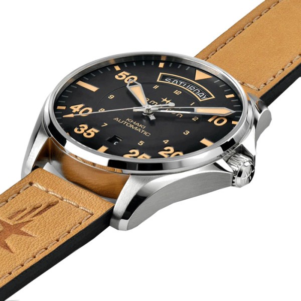 Montre Hamilton Khaki Aviation Day Date cadran noir bracelet désert 42 mm