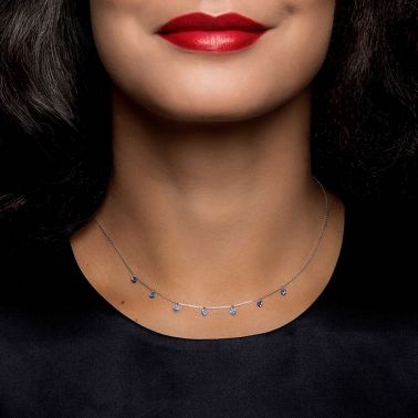 Collier La Brune et La Blonde Confetti Bleu en or blanc et saphirs bleus 0,90 carat - Porte