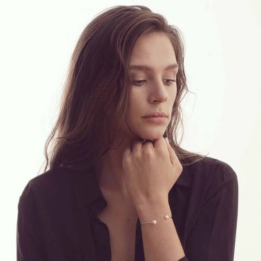 Bracelet Claverin Le Jonc en or jaune et perles blanches - PORTE