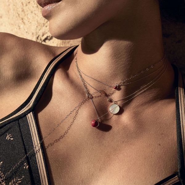 Collier Ginette NY Maria Disc on chain en or rose et nacre blanche