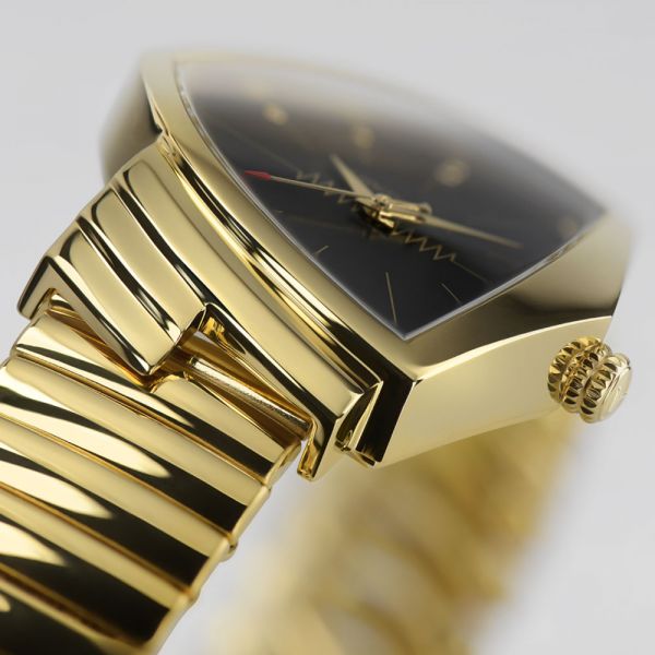 Montre Hamilton Ventura quartz cadran noir bracelet acier PVD doré