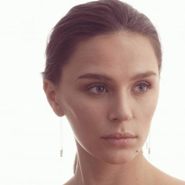 Boucles d'oreilles Claverin Long Rosary en or jaune et perles blanches - PORTE