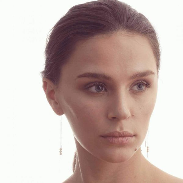 Boucles d'oreilles Claverin Long Rosary en or jaune et perles blanches - PORTE