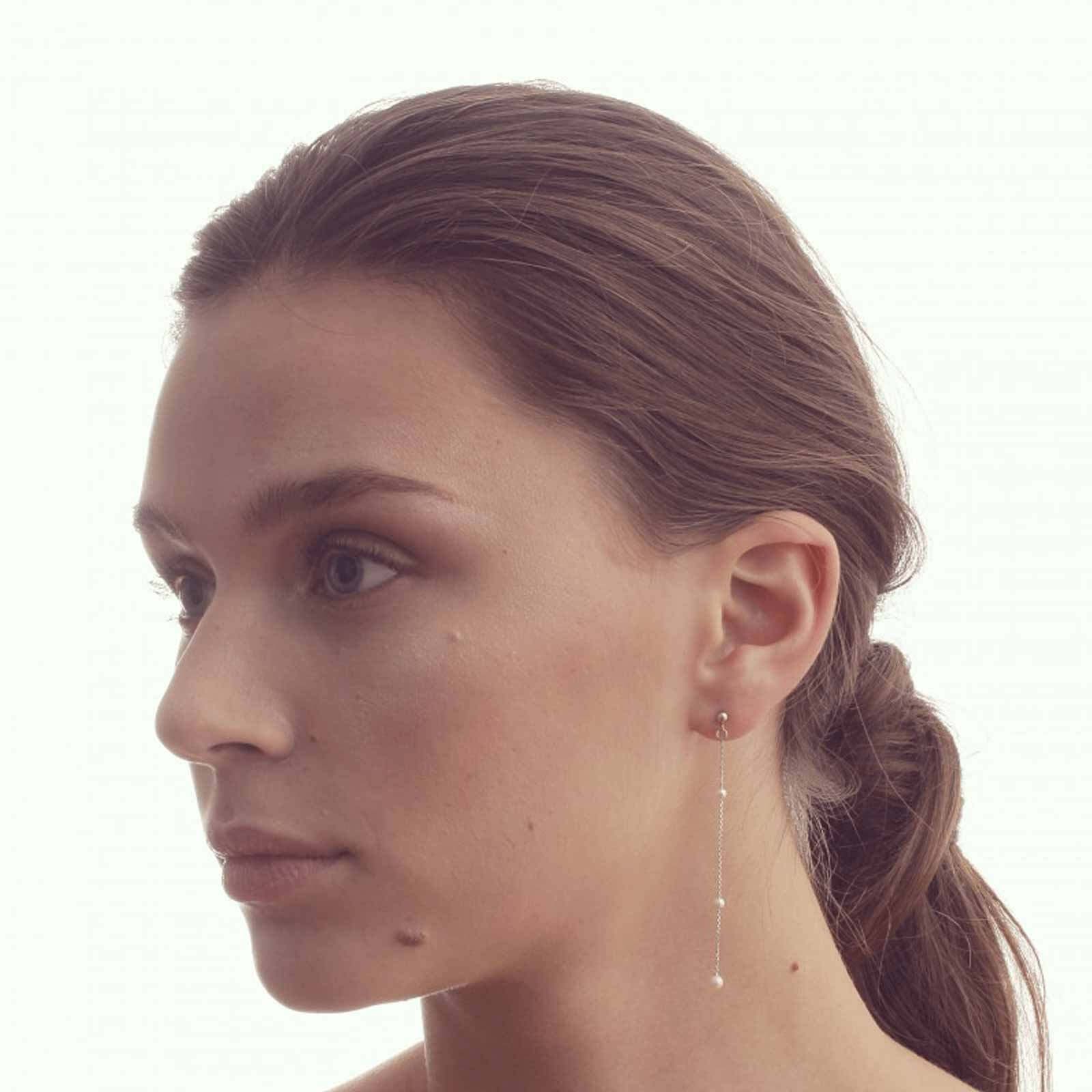 Boucles d'oreilles Claverin Rosary en or blanc et perles blanches - PORTE