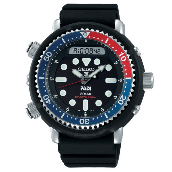 Montre Seiko Prospex Diver's quartz solaire lunette bleue et rouge bracelet silicone noir 47,8 mm