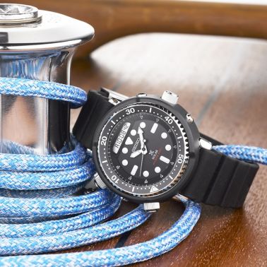 Montre Seiko Prospex Diver's quartz solaire cadran noir bracelet silicone noir 47,8 mm