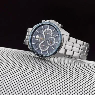 Montre Seiko Sport chronographe quartz cadran bleu bracelet acier 43,9 mm