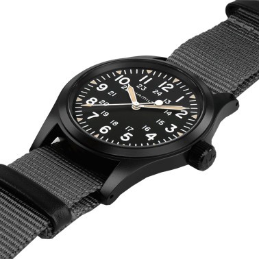 Montre Hamilton Khaki Field Mechanical full black cadran noir bracelet NATO noir 38 mm