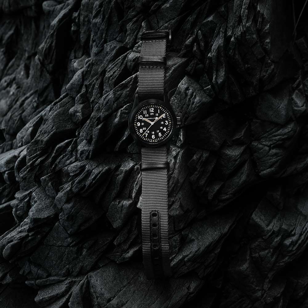 Montre Hamilton Khaki Field Mechanical full black cadran noir bracelet NATO noir 38 mm H69409930