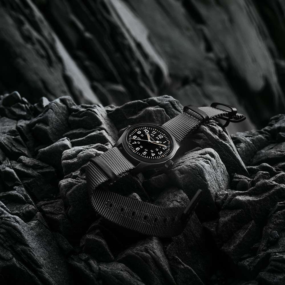 Montre Hamilton Khaki Field Mechanical full black cadran noir bracelet NATO noir 38 mm H69409930
