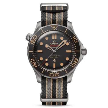 Montre Omega Seamaster Diver 300m Co-Axial Master Chronometer Edition 007 No Time To Die cadran noir bracelet NATO 42 mm