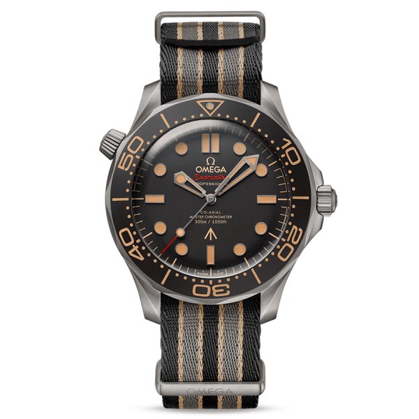 Montre Omega Seamaster Diver 300m Co-Axial Master Chronometer Edition 007 No Time To Die cadran noir bracelet NATO 42 mm