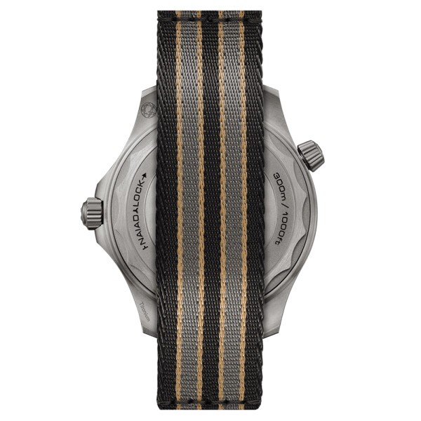 Montre Omega Seamaster Diver 300m Co-Axial Master Chronometer Edition 007 No Time To Die cadran noir bracelet NATO 42 mm