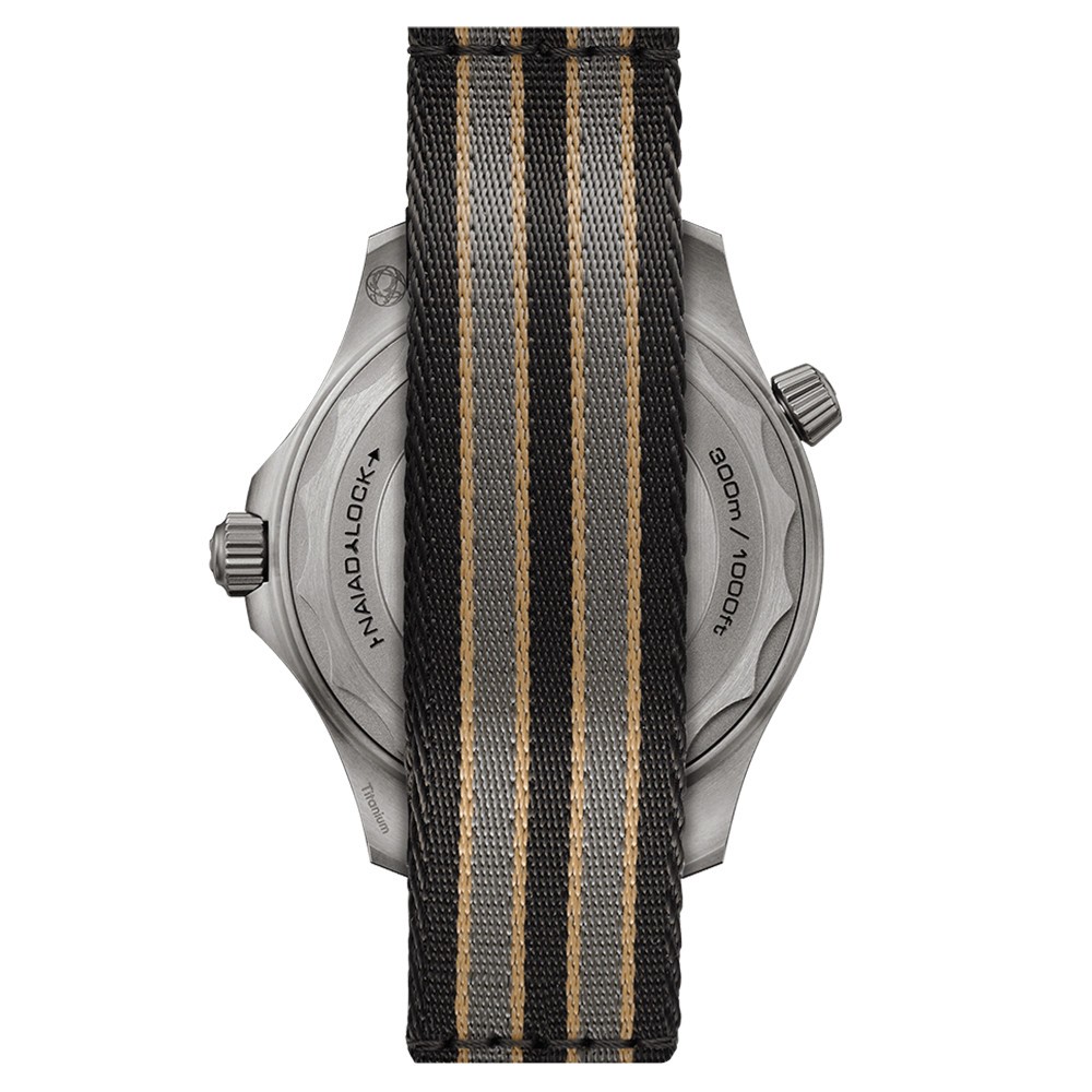 Montre Omega Seamaster Diver 300m Co-Axial Master Chronometer Edition 007 No Time To Die cadran noir bracelet NATO 42 mm