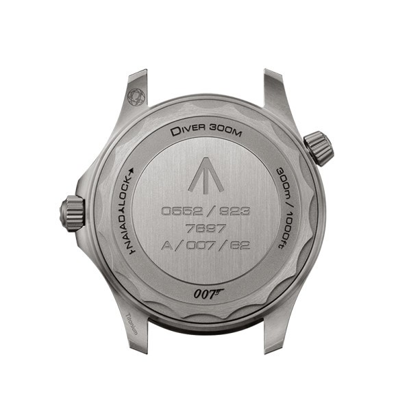 Montre Omega Seamaster Diver 300m Co-Axial Master Chronometer Edition 007 No Time To Die cadran noir bracelet NATO 42 mm