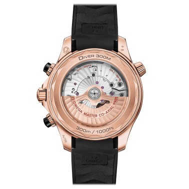 Montre Omega Seamaster Diver 300m Co-Axial Master Chronometer Chronograph or Sedna cadran noir bracelet caoutchouc noir 44 mm