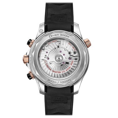Montre Omega Seamaster Diver 300m Co-Axial Master Chronometer Chronograph détails or Sedna caoutchouc noir 44 mm
