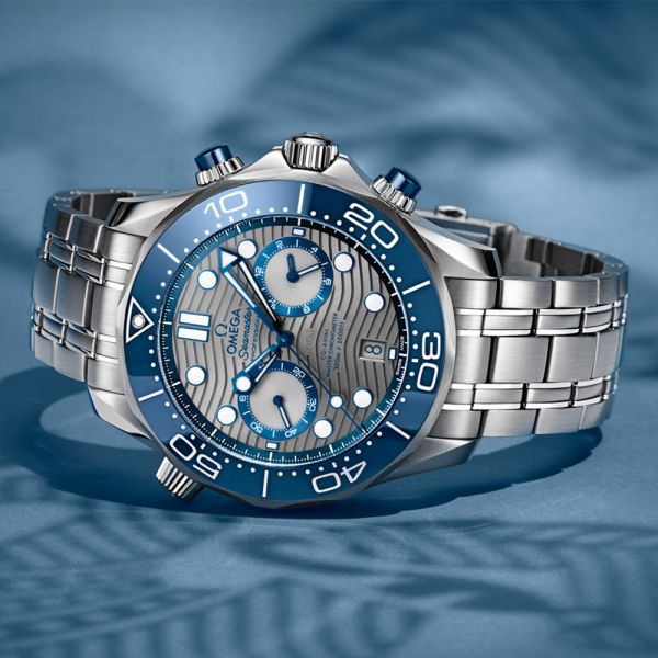 Montre Omega Seamaster Diver 300m Co-Axial Master Chronometer Chronograph cadran gris bracelet acier 44 mm