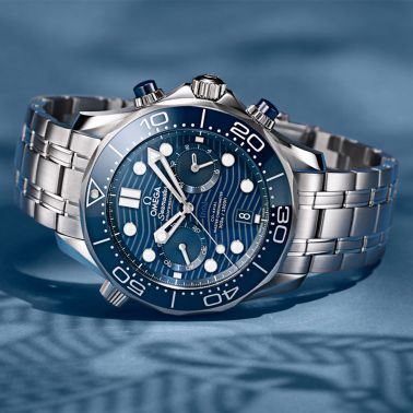 Montre Omega Seamaster Diver 300m Co-Axial Master Chronometer Chronograph cadran bleu bracelet acier 44 mm