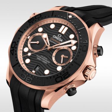 Montre Omega Seamaster Diver 300m Co-Axial Master Chronometer Chronograph or Sedna cadran noir bracelet caoutchouc noir 44 mm