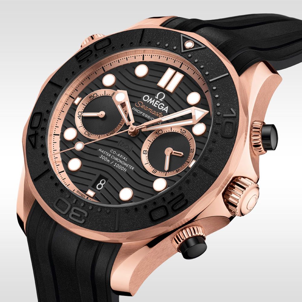 Montre Omega Seamaster Diver 300m Co-Axial Master Chronometer Chronograph or Sedna cadran noir bracelet caoutchouc noir 44 mm