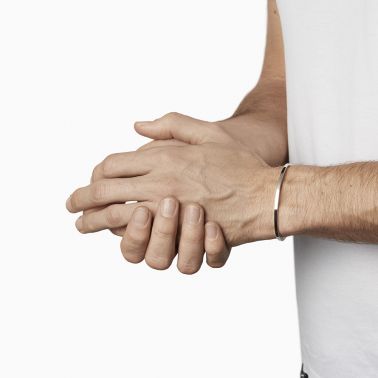 Bracelet Le Gramme Ruban en argent 925 Lisse Poli porté