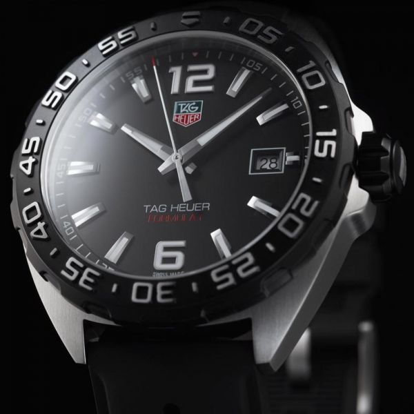 TAG Heuer Formula 1 quartz watch black dial black perforated rubber strap 41 mm