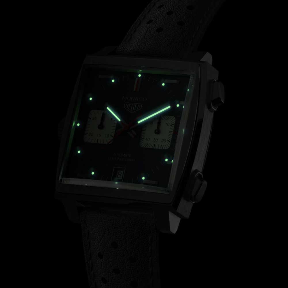 Montre TAG Heuer Monaco Calibre 11 cadran bleu bracelet cuir perforé noir 39 mm CAW211P.FC6356