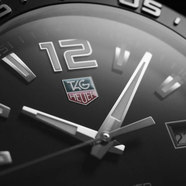 Montre TAG Heuer Formula 1 quartz cadran noir lunette noire bracelet acier 41 mm