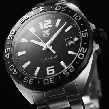 Montre TAG Heuer Formula 1 quartz cadran noir lunette noire bracelet acier 41 mm