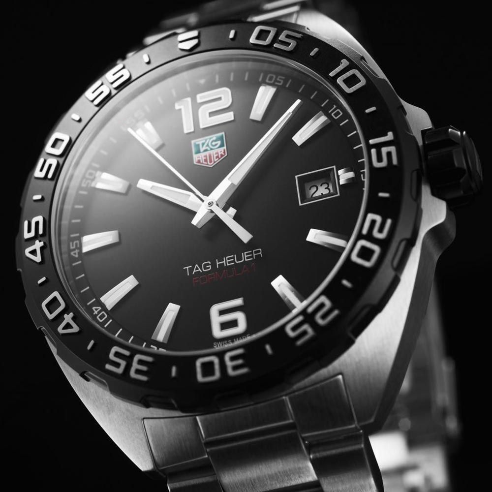 Montre TAG Heuer Formula 1 quartz cadran noir lunette noire bracelet acier 41 mm