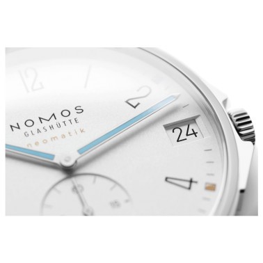  Montre NOMOS Tangente Sport Neomatik 42 date automatique cadran argent bracelet acier 42 