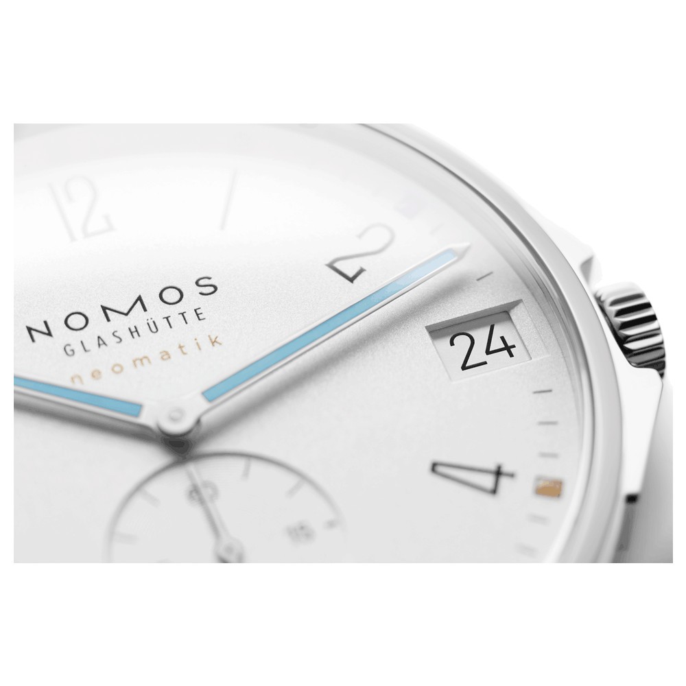  Montre NOMOS Tangente Sport Neomatik 42 date automatique cadran argent bracelet acier 42 