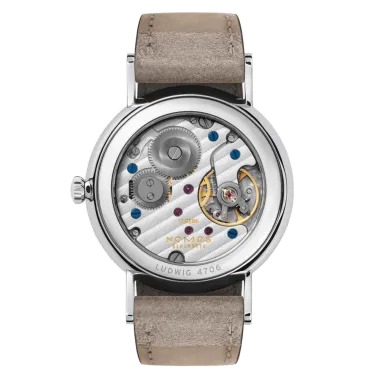 Montre NOMOS Ludwig 33 mécanique fond saphir bracelet cuir beige 32,8