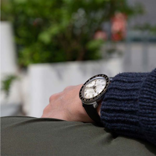 Bulova Astronaut Accutron GMT M8 quartz watch 1970s 38 mm
