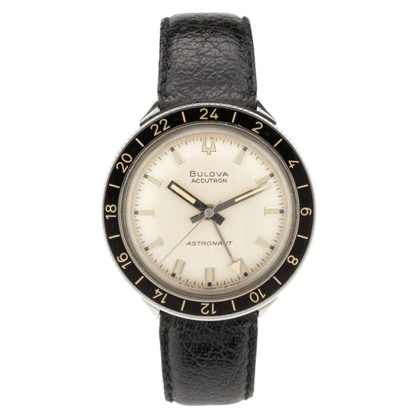 Bulova Astronaut Accutron GMT M8 quartz watch 1970s 38 mm