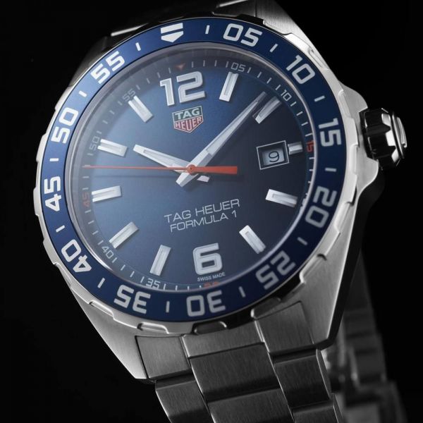 Montre TAG Heuer Formula 1 quartz cadran bleu soleillé lunette bleue bracelet acier 43 mm