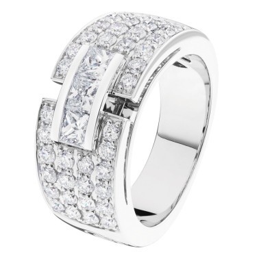 So Shocking Capricieuse Ring paved white gold and diamonds